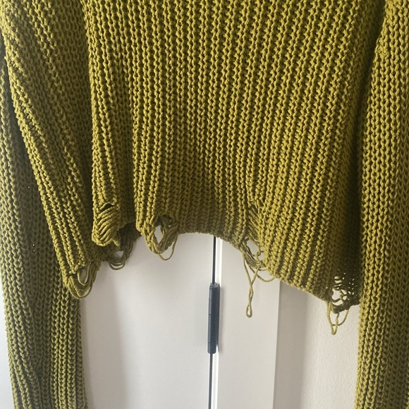 ⚫️ Zara ⚫️ olive green distressed cropped sweater - size small - Picture 4 of 5